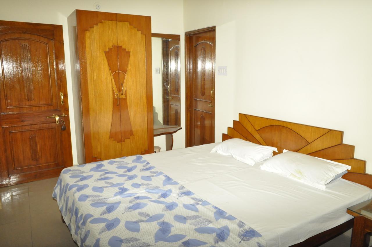 Hotel Pleasure Landmark Ujjain Exterior photo