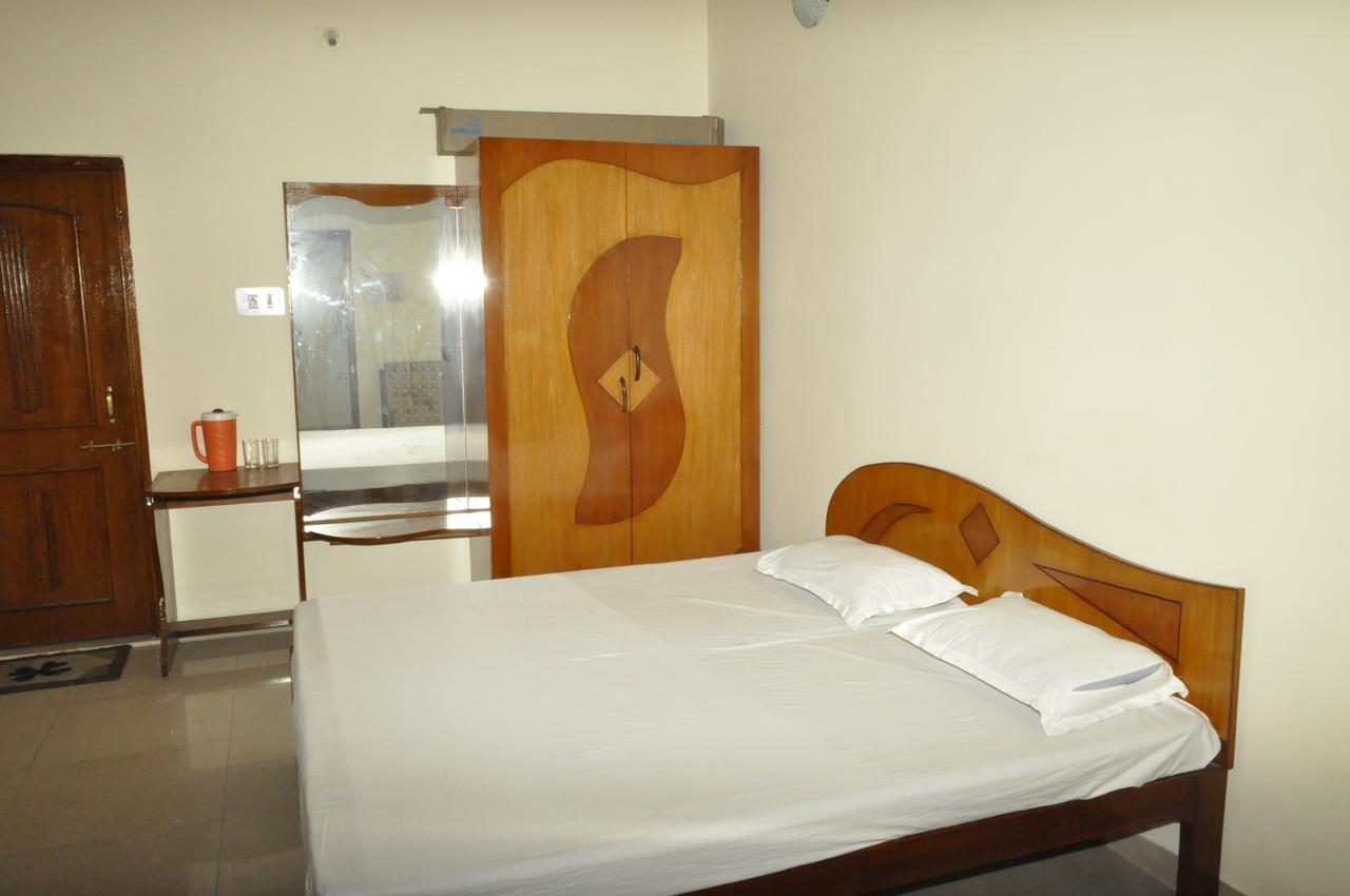 Hotel Pleasure Landmark Ujjain Exterior photo